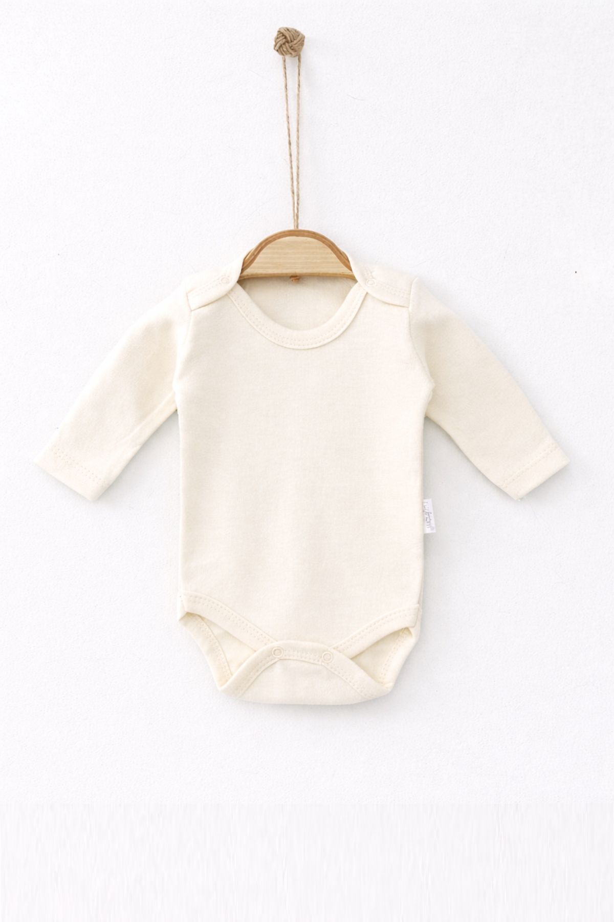 Бебешко боди с дълъг ръкав, цвят екрю 