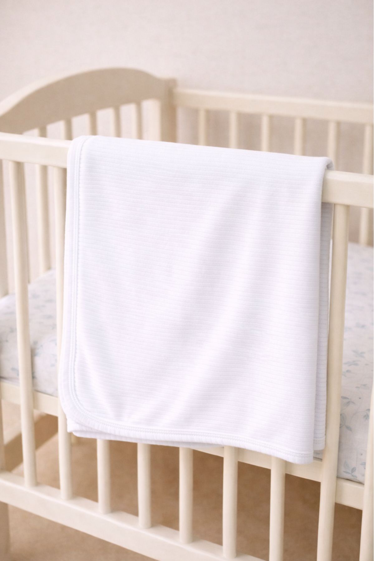 Бебешка пелена, бял цвят