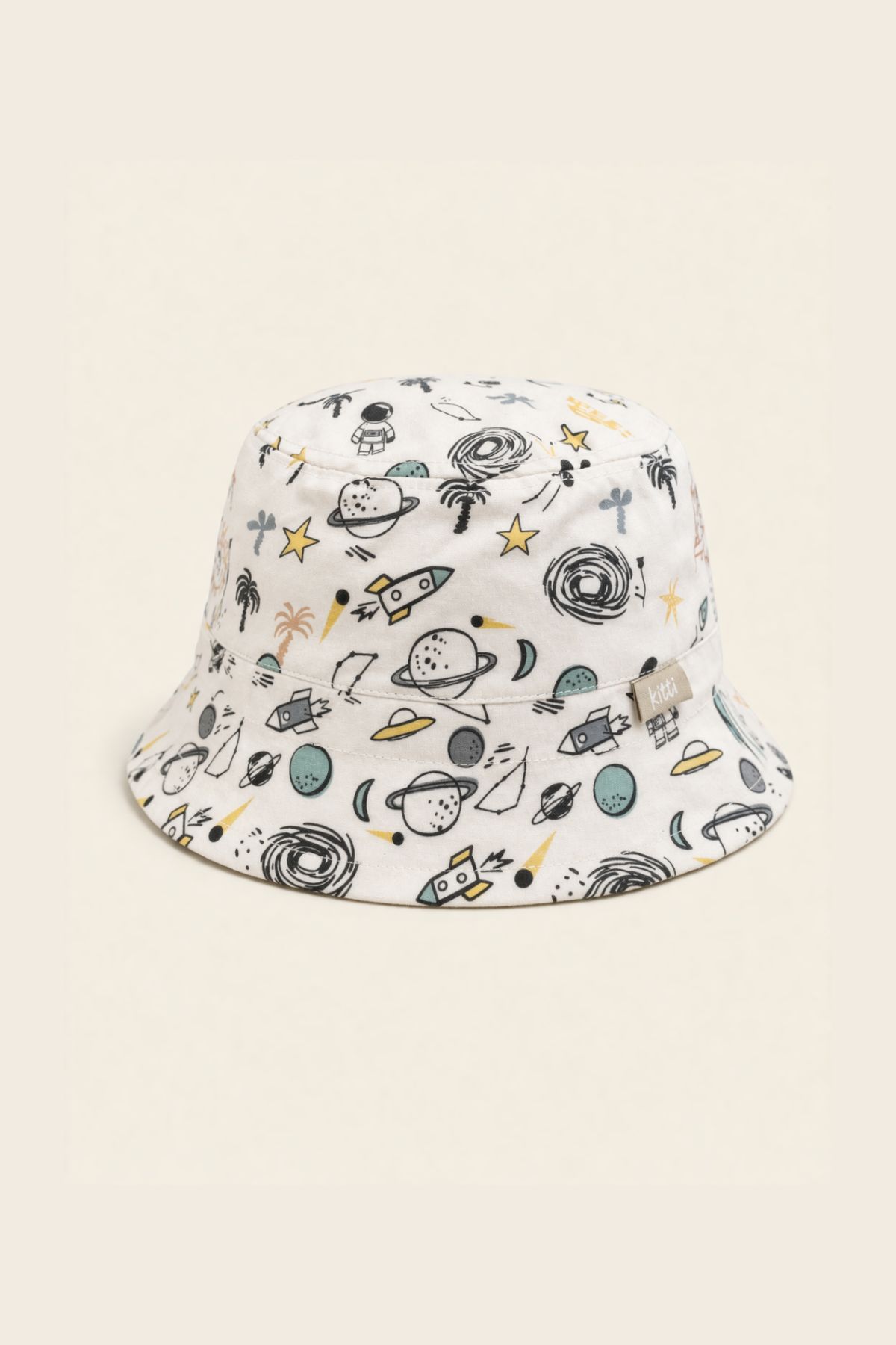 Детска шапка за момче, бял цвят