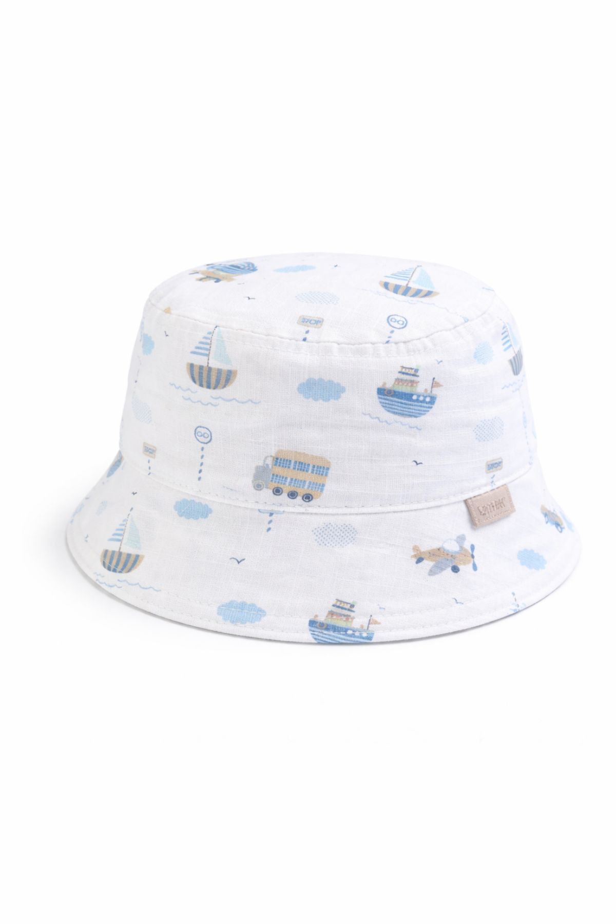 Детска шапка за момче, бял цвят