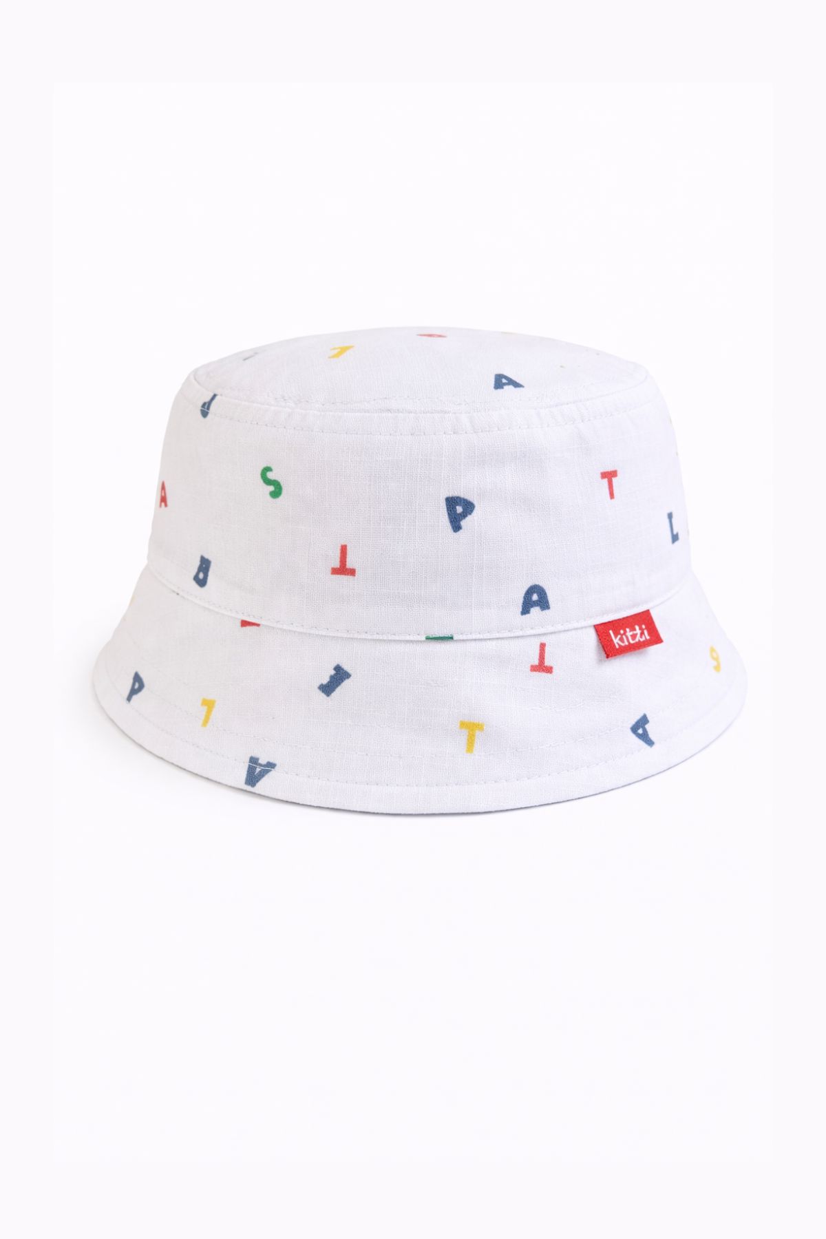 Бебешка шапка за момче, бял цвят