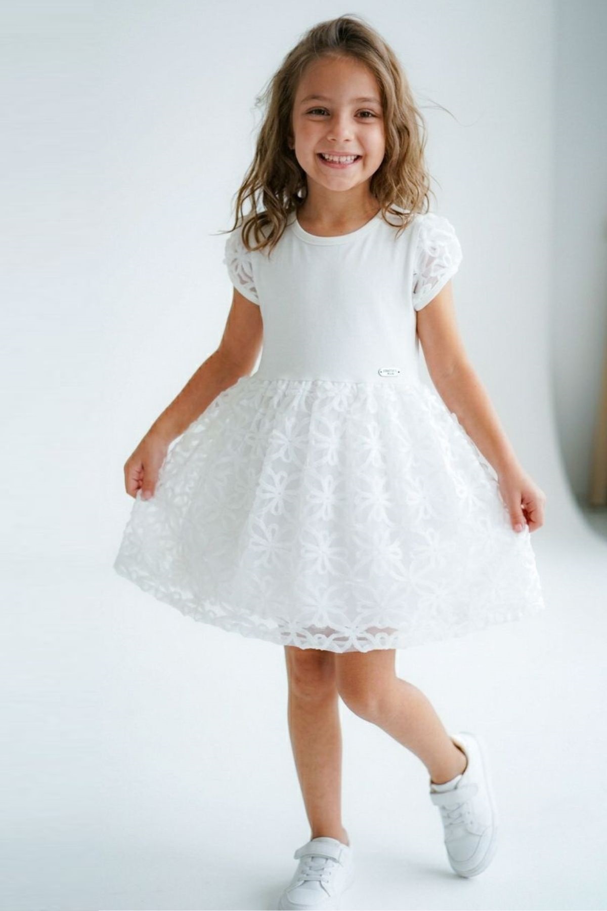 Детска рокля с къс ръкав, бял цвят