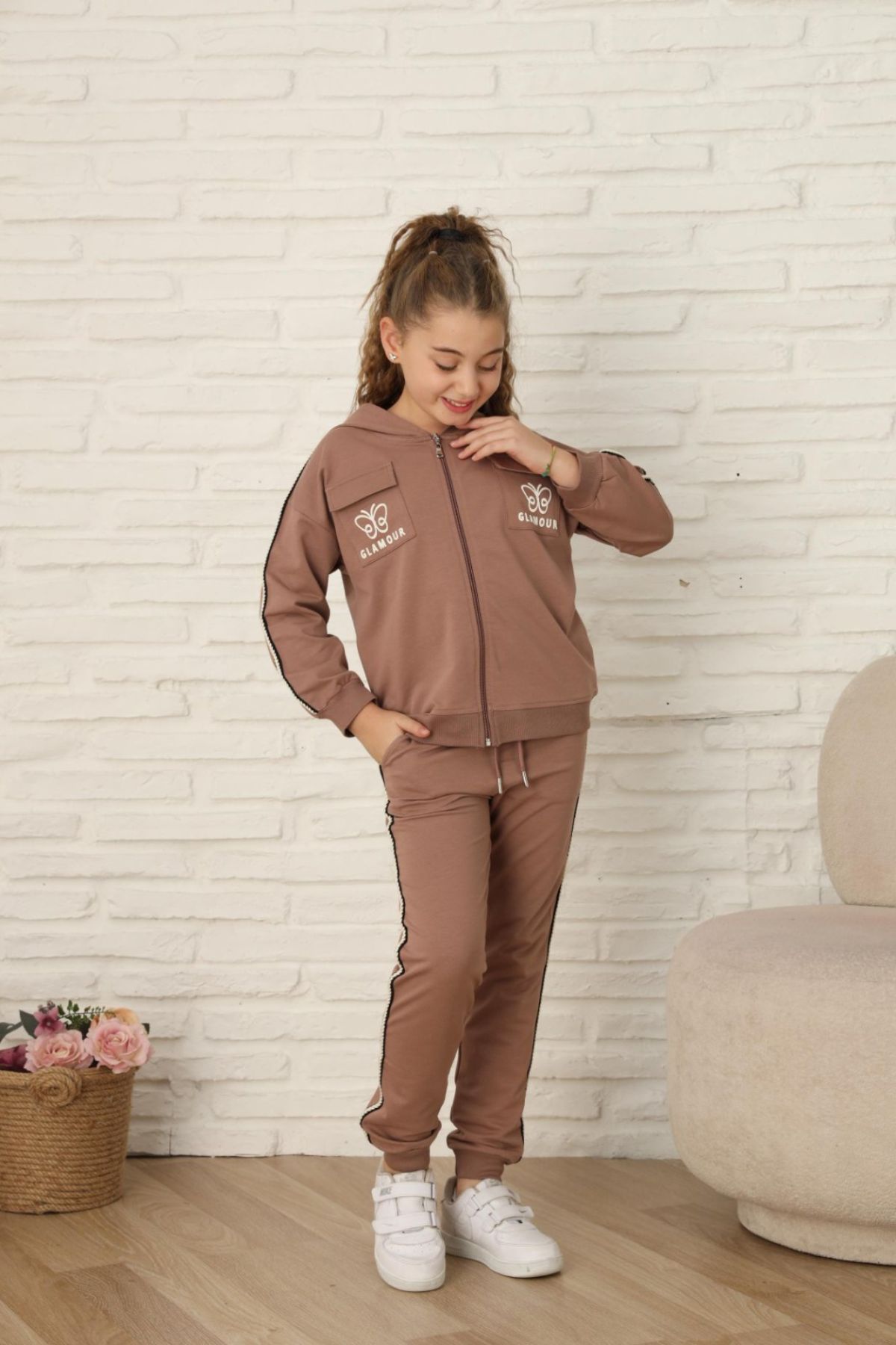 Детски спортен екип за момиче, кафяв цвят