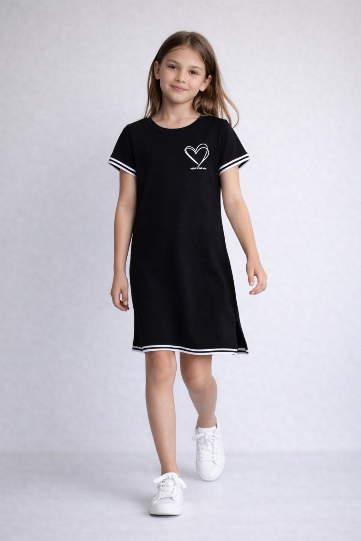 Детска рокля с къс ръкав, черен цвят