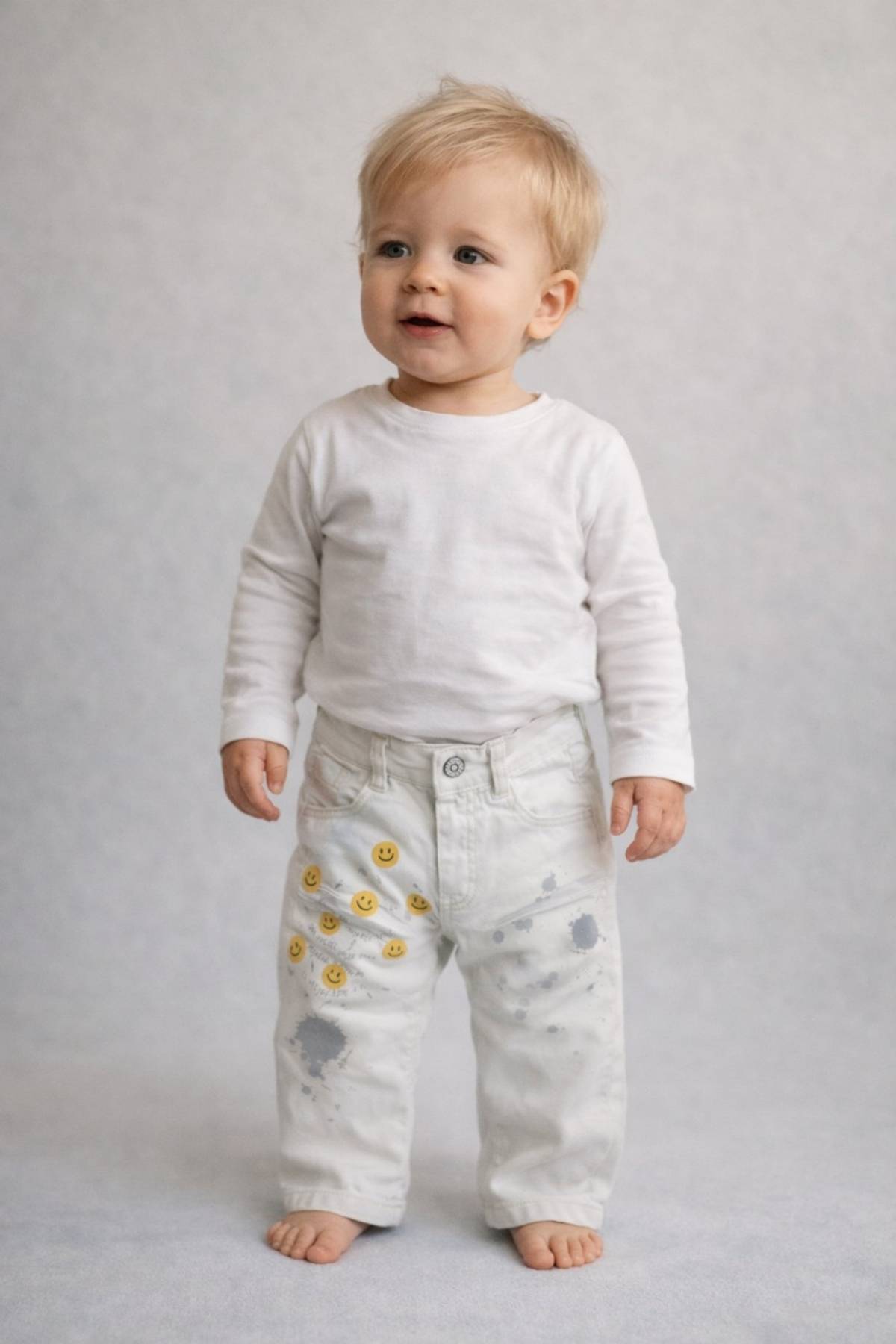 Детски дънки за момче, бял цвят 