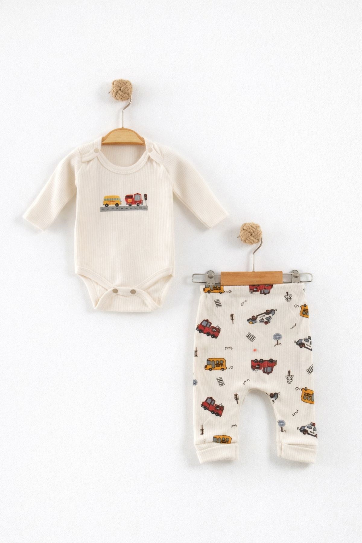 Детски комплект за момче с дълъг ръкав, бежов цвят