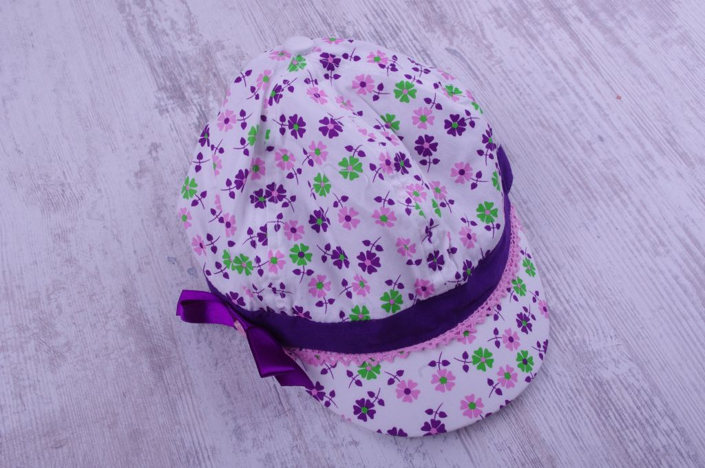 Шапка с козирка