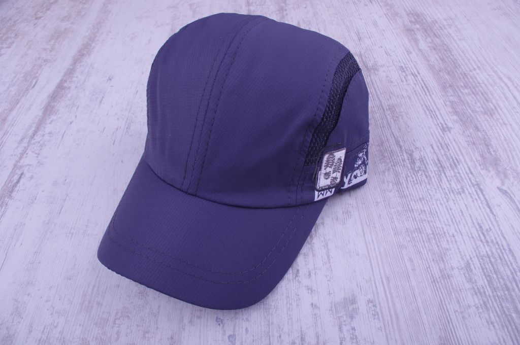 Шапка с козирка