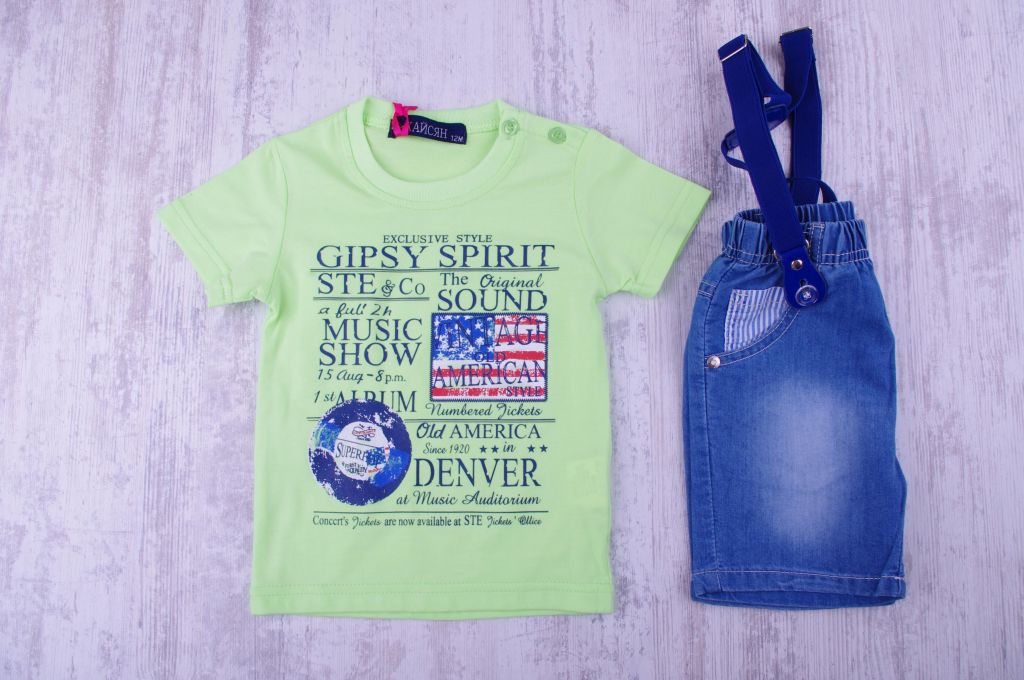 Тениска и къси панталонки с тиранти