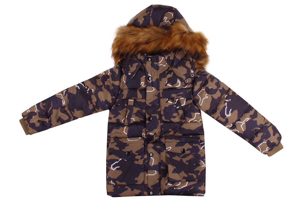 Камуфлажно яке момче