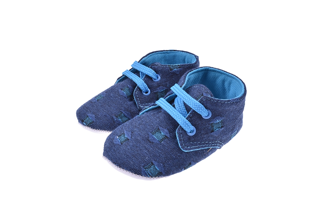 Декоративни обувки за момче