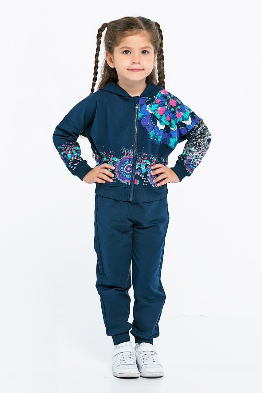 Спортен екип момиче