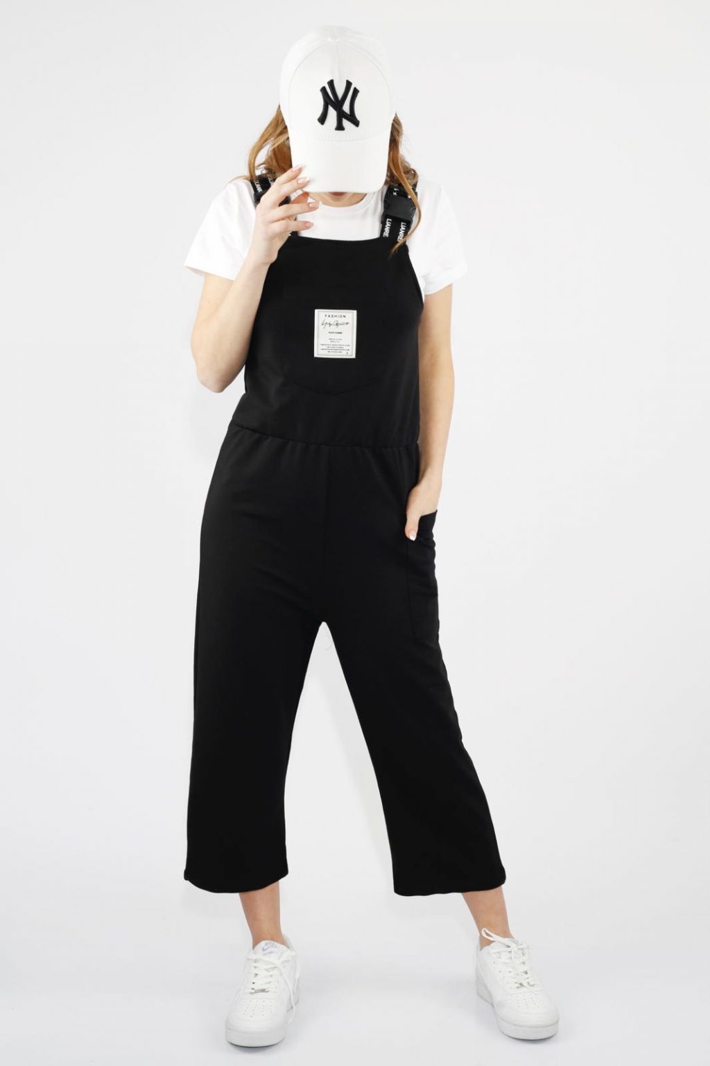 Гащеризон момиче с тениска