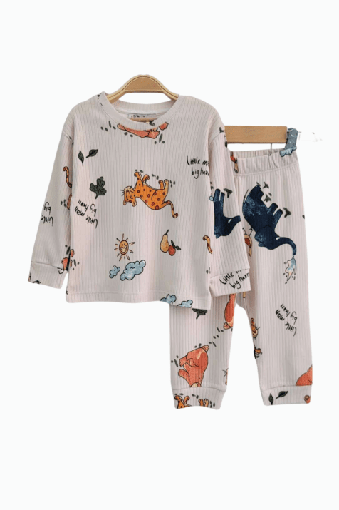 Детска пижама с дълъг ръкав за момче с динозаври,в цвят екрю