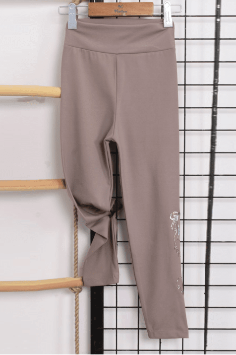 Детски клин, кафяв цвят