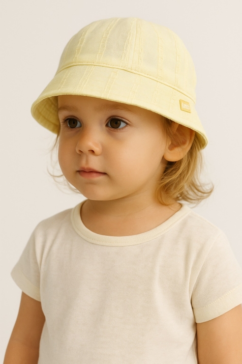 Детска шапка за момиче, жълт цвят