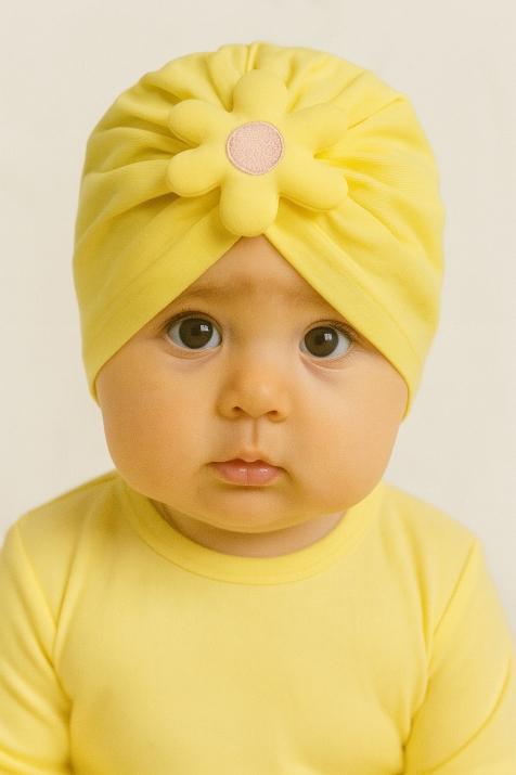 Бебешка шапка момиче с цвете, жълт цвят