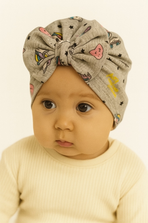 Бебешка шапка момиче с еднорог, сив цвят