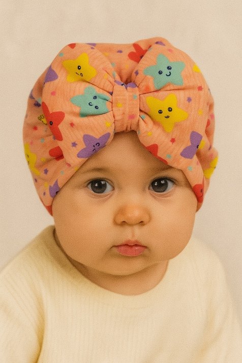 Бебешка шапка момиче със звезди, розов цвят