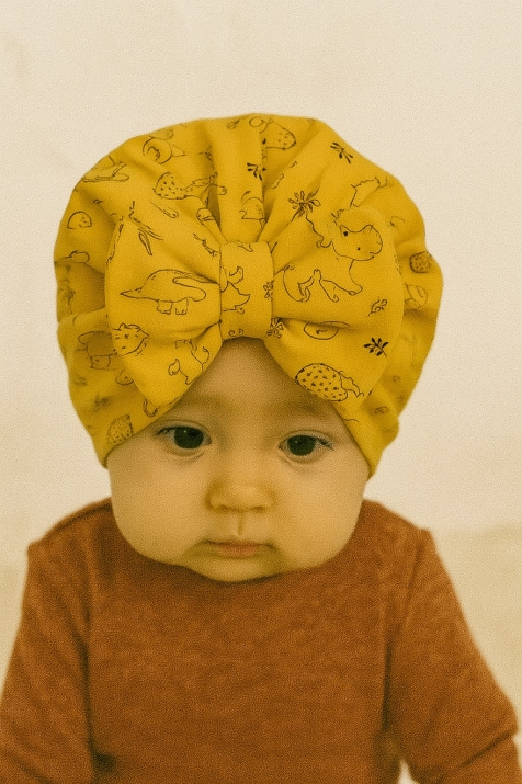 Бебешка шапка момиче с животни, жълт цвят