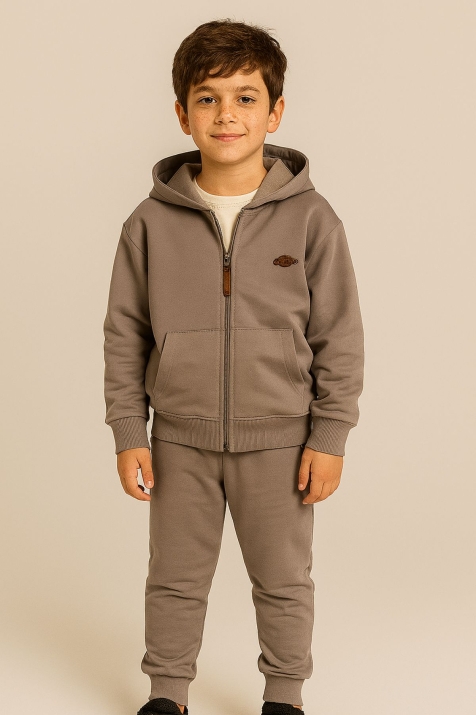 Детски спортен екип момче, кафяв цвят