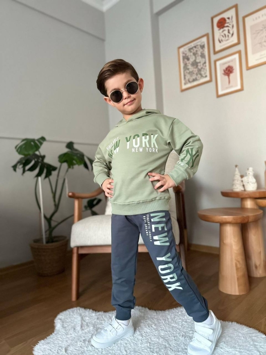 Детски комплект за момче с дълъг ръкав, зелен цвят