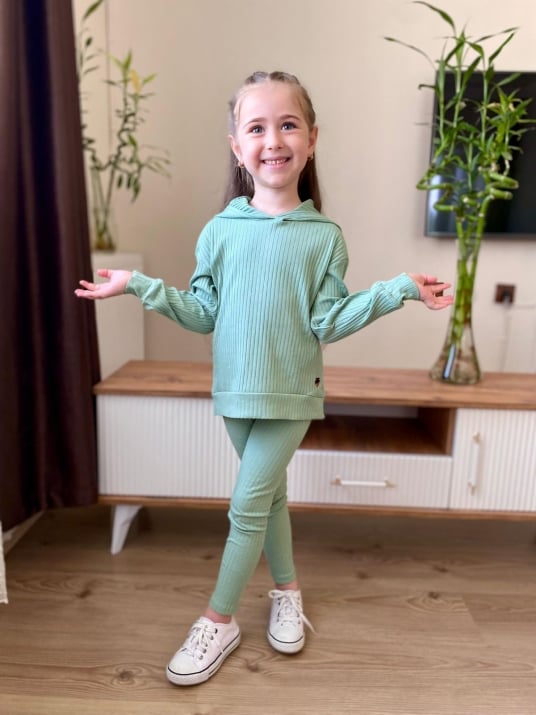 Детски комплект момиче дълъг ръкав , зелен цвят